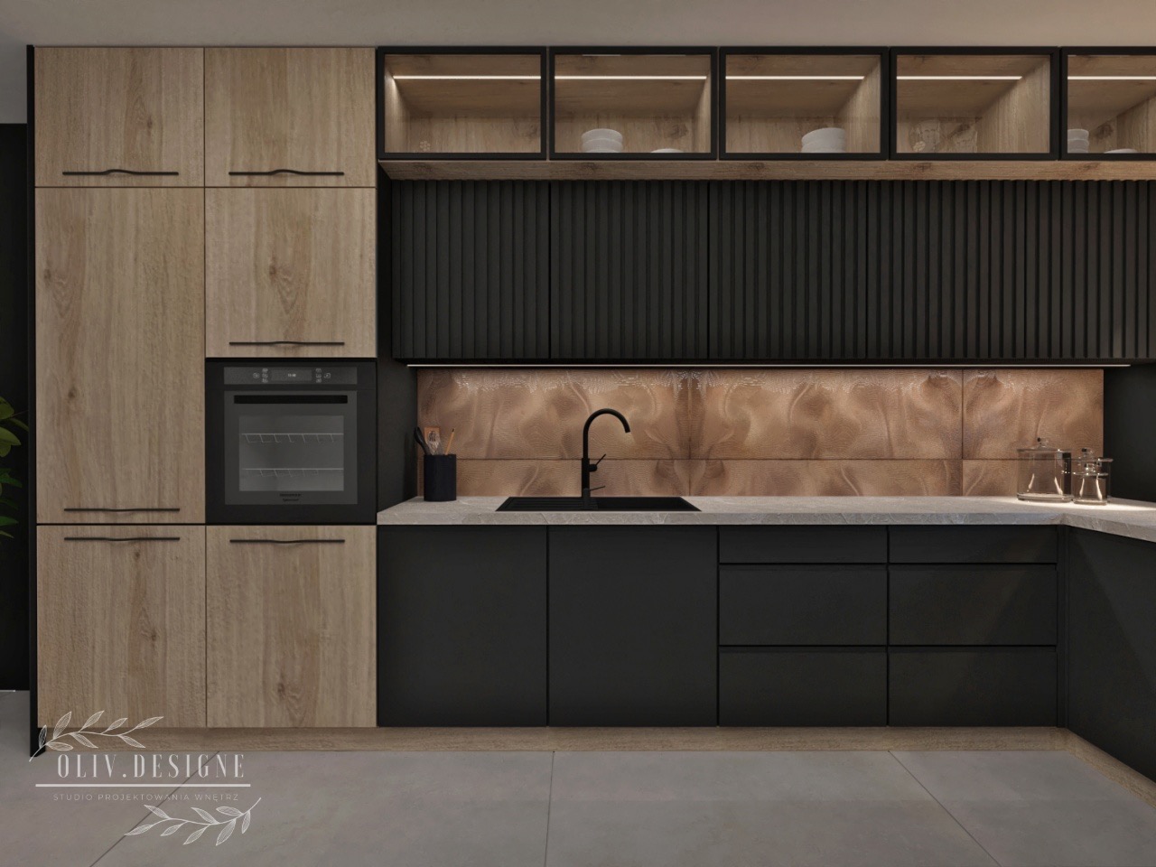 Nowoczesna kuchnia z drewnianymi i czarnymi szafkami, miedzianą ścianą nad blatem i minimalistycznym oświetleniem LED pod górnymi szafkami.