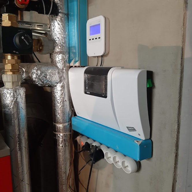 Widok Sterownika i 3 Tech Sterującego Buforem Ciepła