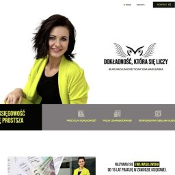 MSAD.dev - Strona internetowa biura rachunkowego z uśmiechniętą właścicielką w neonowo-żółtej marynarce, logo z sową i hasłem 'Dokładność, która się liczy'.