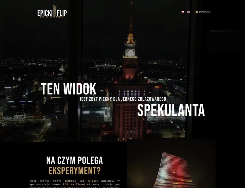 Widok nocnej Warszawy z Pałacem Kultury i Nauki oraz fragmentem wieżowca, z tekstem promującym eksperyment społeczny 'Epicki Flip'.