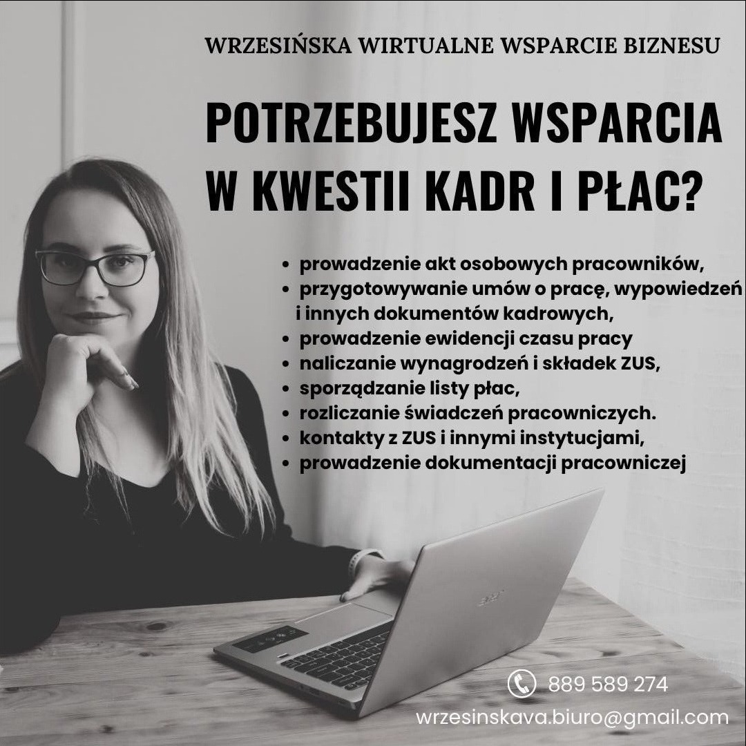 Kobieta w okularach uśmiecha się, siedząc przy laptopie, obok niej lista usług związanych z obsługą kadr i płac, w tle napis 'Wrzesińska Wirtualne Wsparcie Biznesu'.