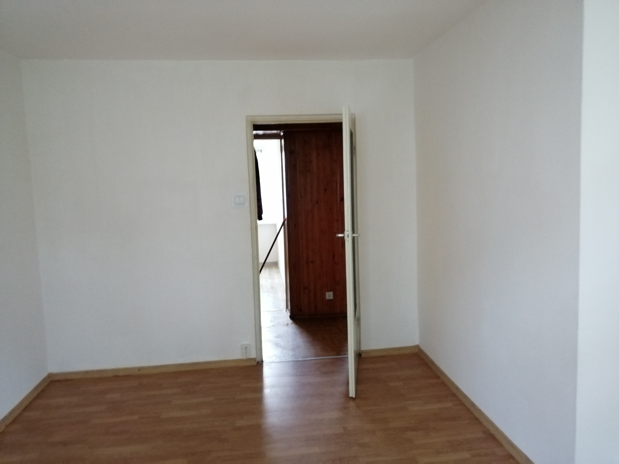 Malowanie mieszkania na biało