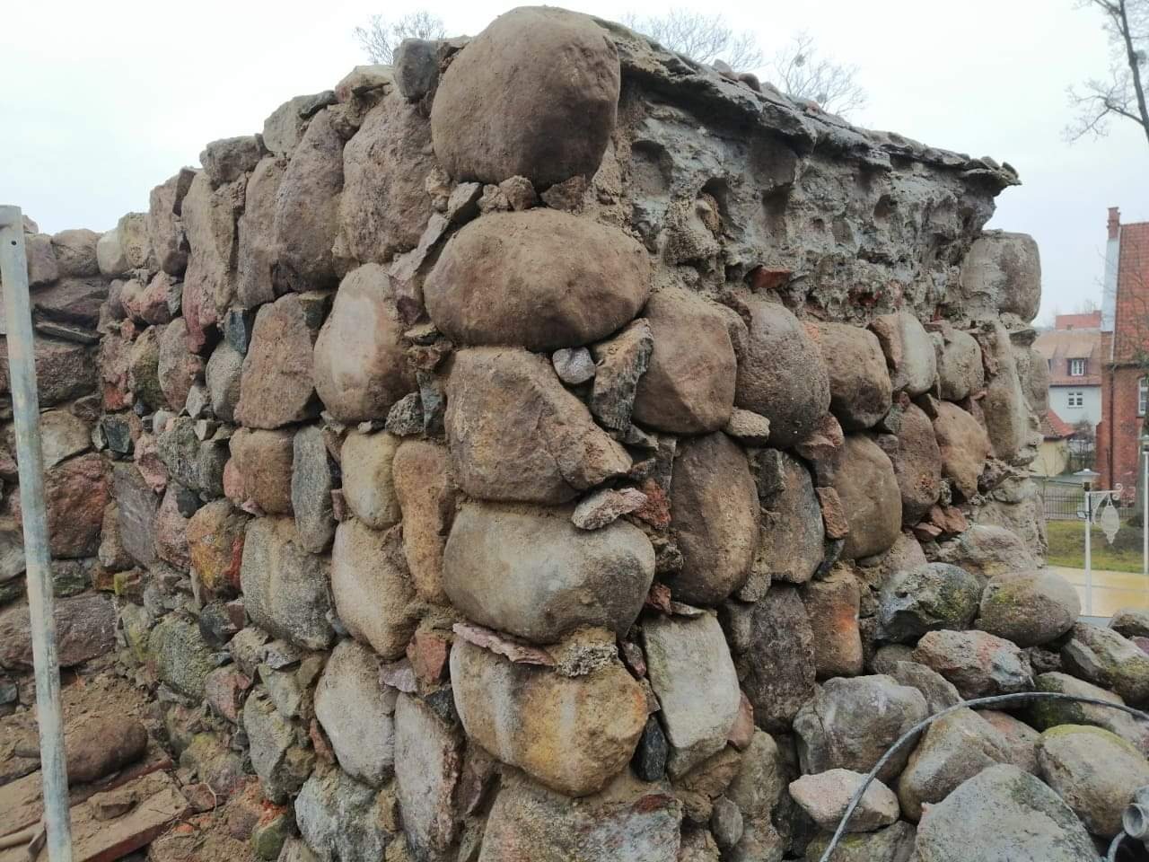 Murowanie z kamienia (zamek krzyżacki w Szczytnie)