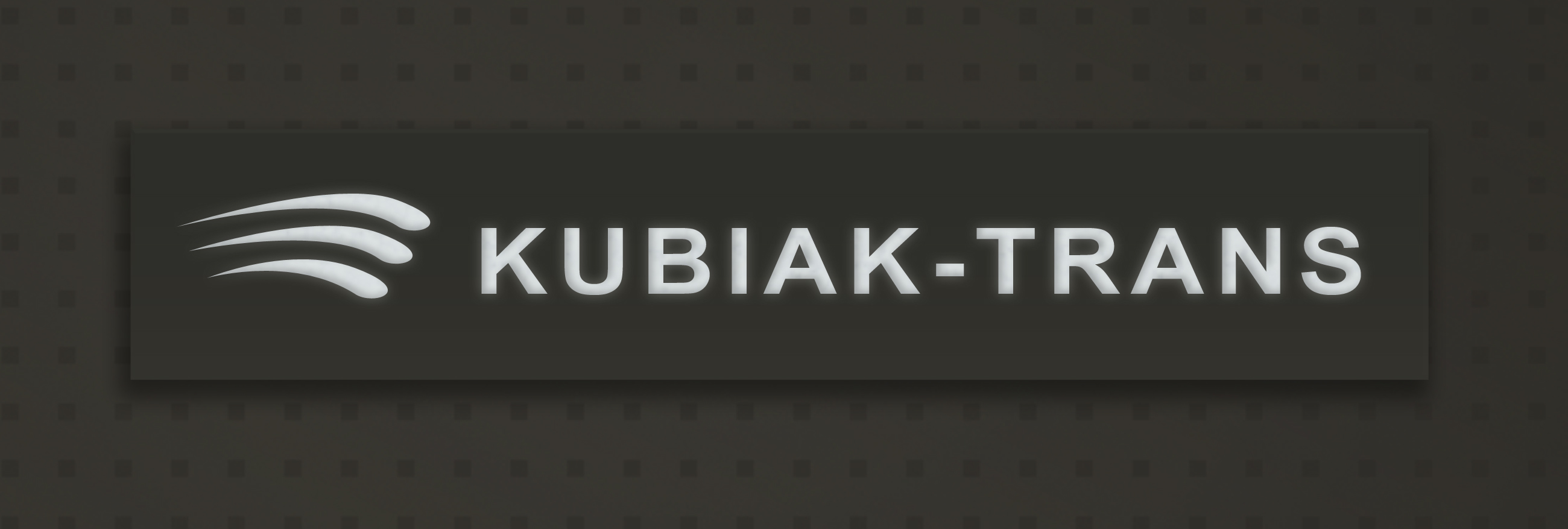 Transport busami i koneterem z windą