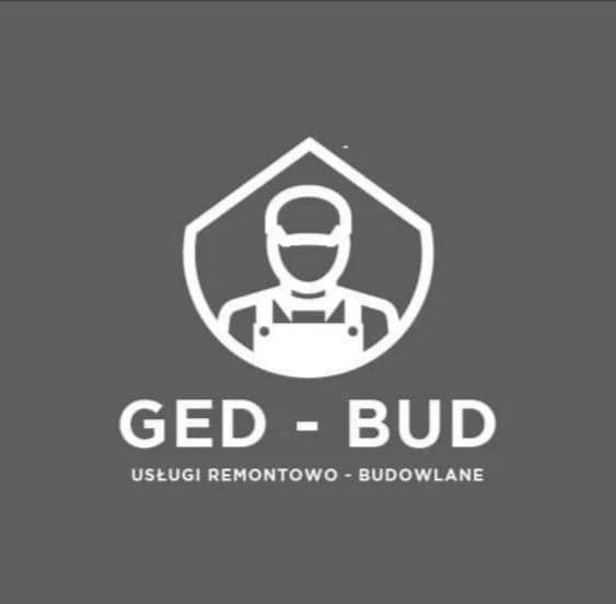 Logo firmy GED-BUD świadczącej usługi remontowo-budowlane, przedstawiające schematyczną postać w kombinezonie umieszczoną wewnątrz tarczy.