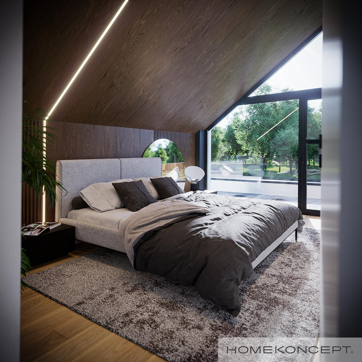 Sypialnia w nowoczesnym stylu z drewnianym skośnym sufitem i dużym oknem z widokiem na zieleń. Szare łóżko z ciemnymi poduszkami i dywanem. Dekoracyjne oświetlenie LED i okrągłe lustro.
