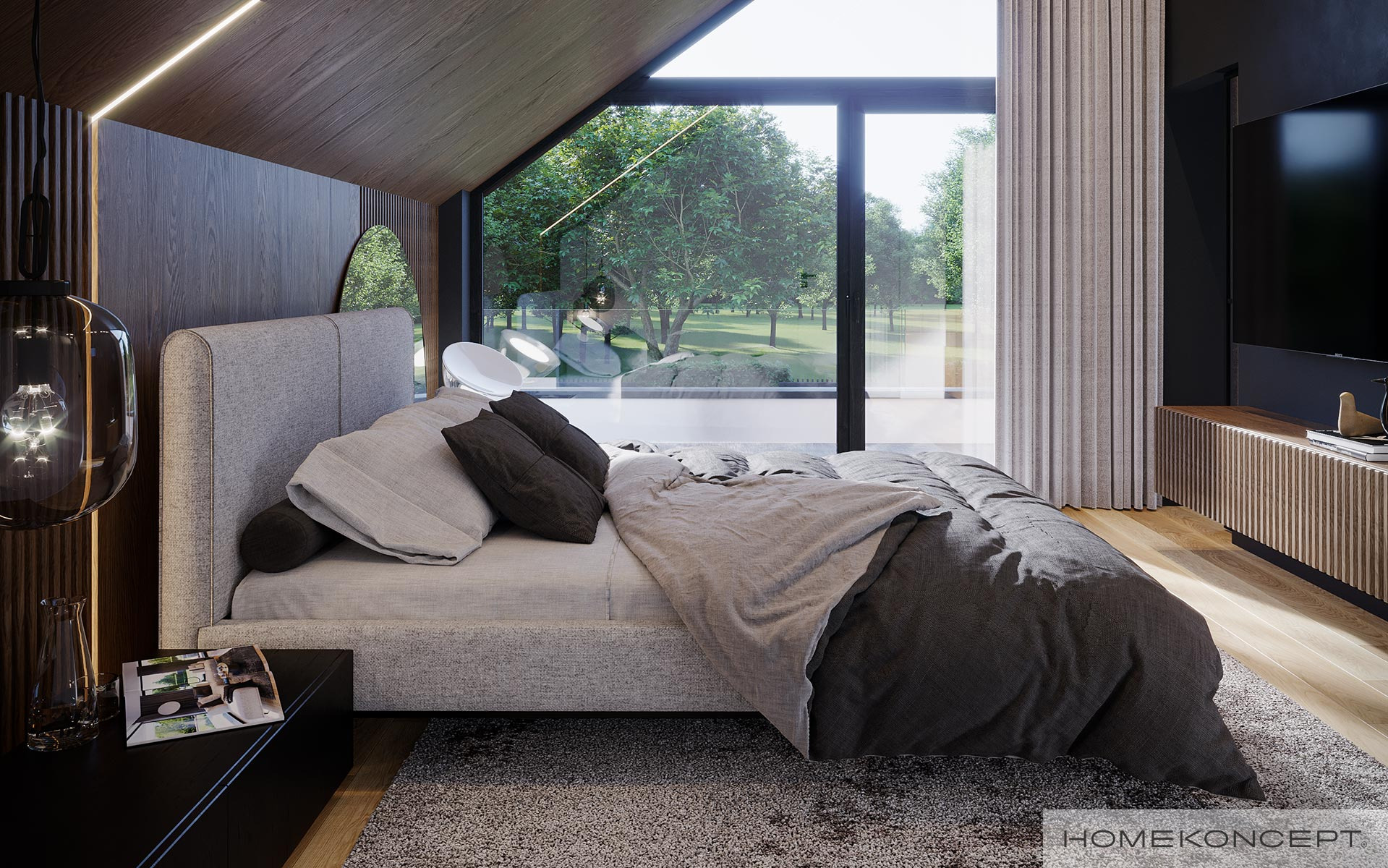 Nowoczesna sypialnia z dużym oknem wychodzącym na ogród, drewnianym sufitem i podłogą, szarą pościelą i lampą wiszącą obok stolika nocnego.