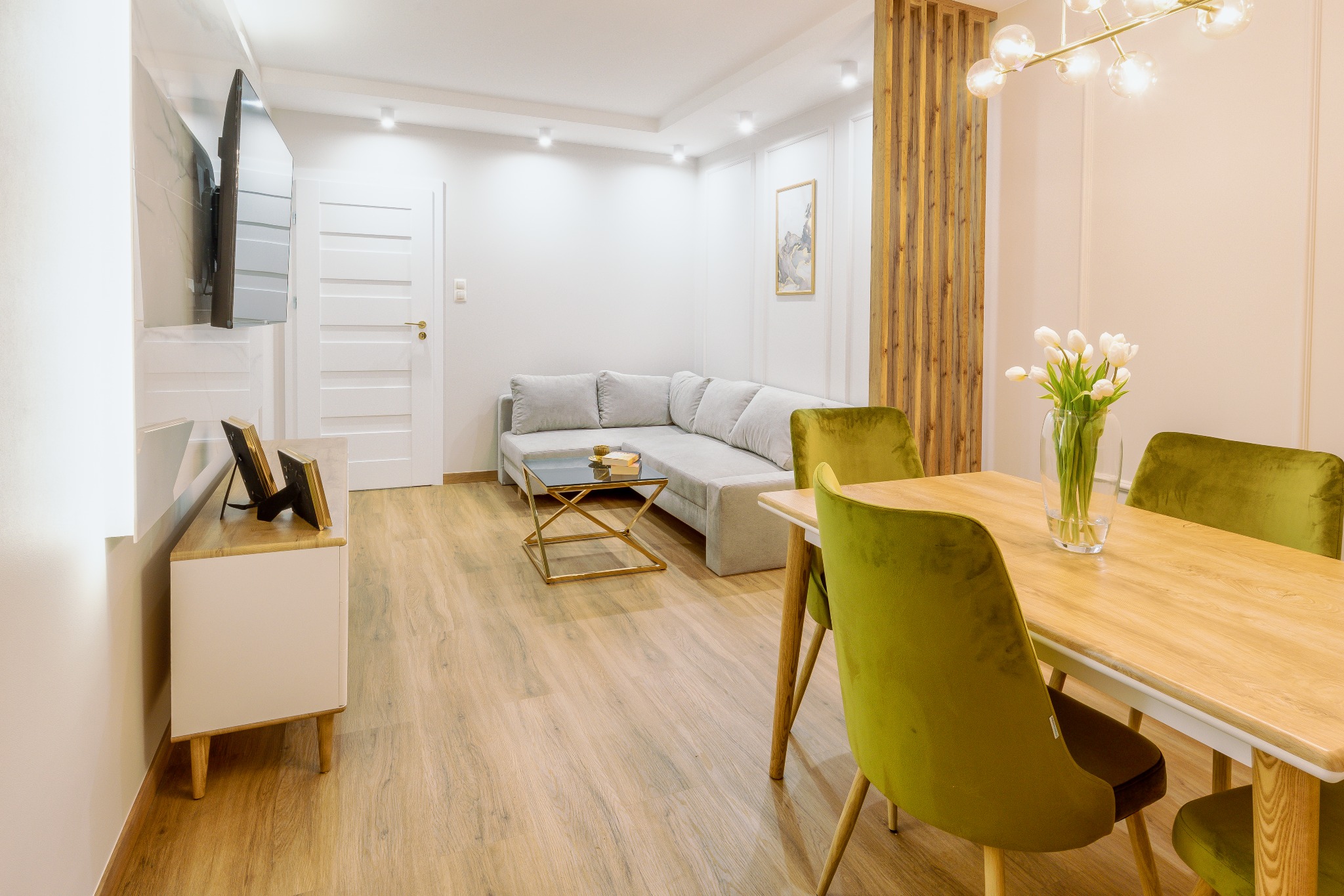 Doświadczony architekt, specjalista od wykończenia wnętrz. Projekty indywidualne