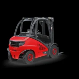 Czerwony wózek widłowy Linde na czarnym tle, widok z boku, opony z czerwonymi akcentami.