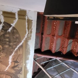 Prace remontowe zabytkowej klatki schodowej w Radomiu