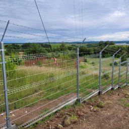 ogrodzenie w terenie