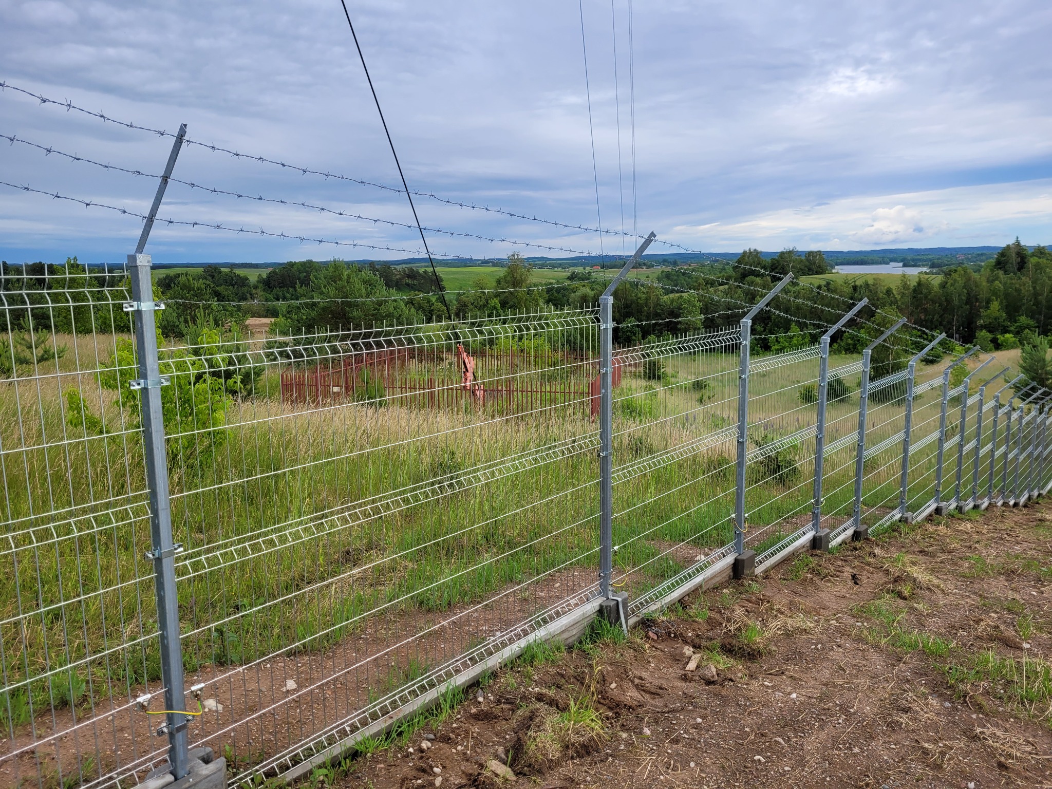 ogrodzenie w terenie