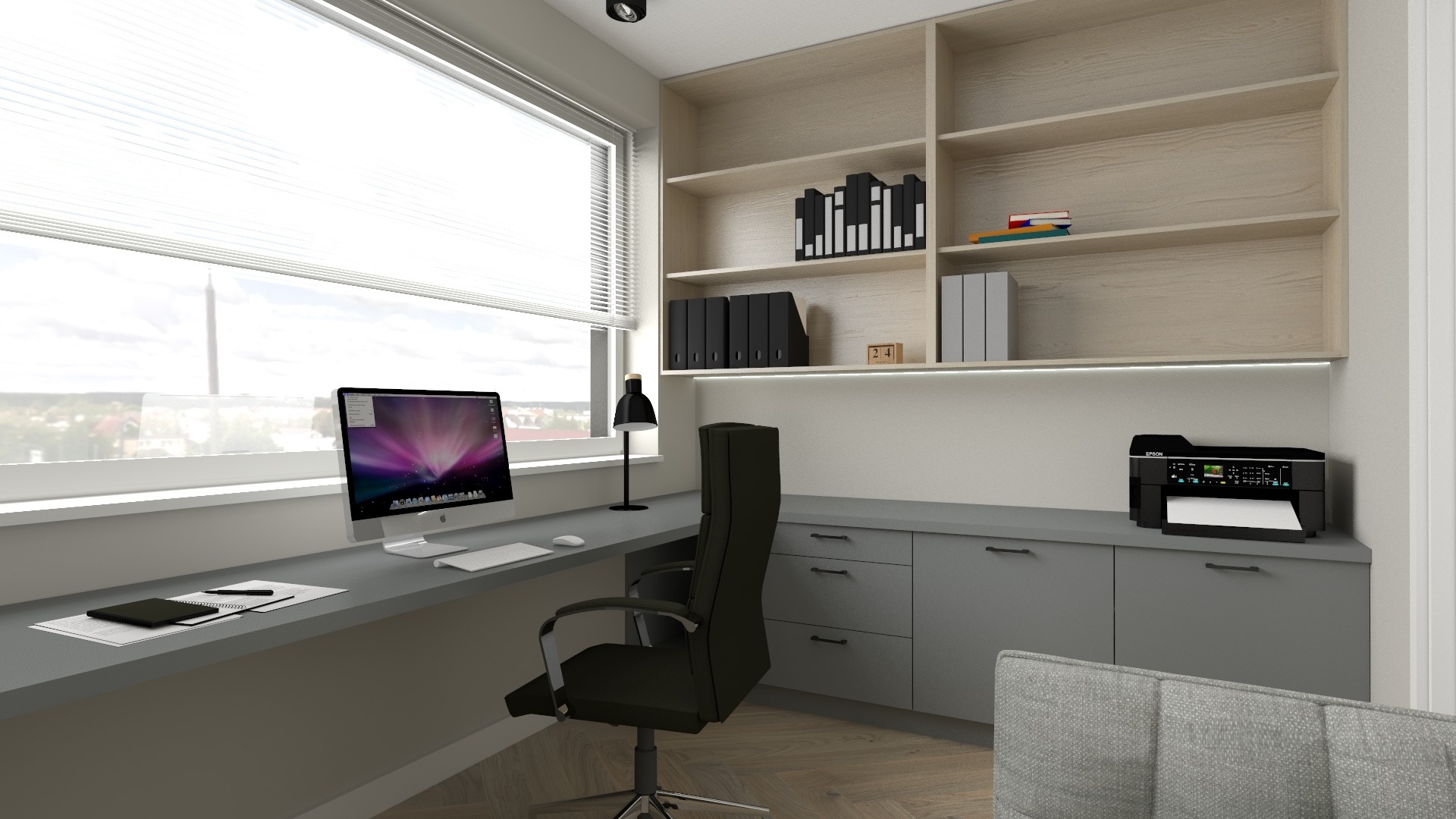 Wizualizacja domowego biura z szarym biurkiem pod oknem, ergonomicznym krzesłem, szafkami i półkami z książkami oraz drukarką.