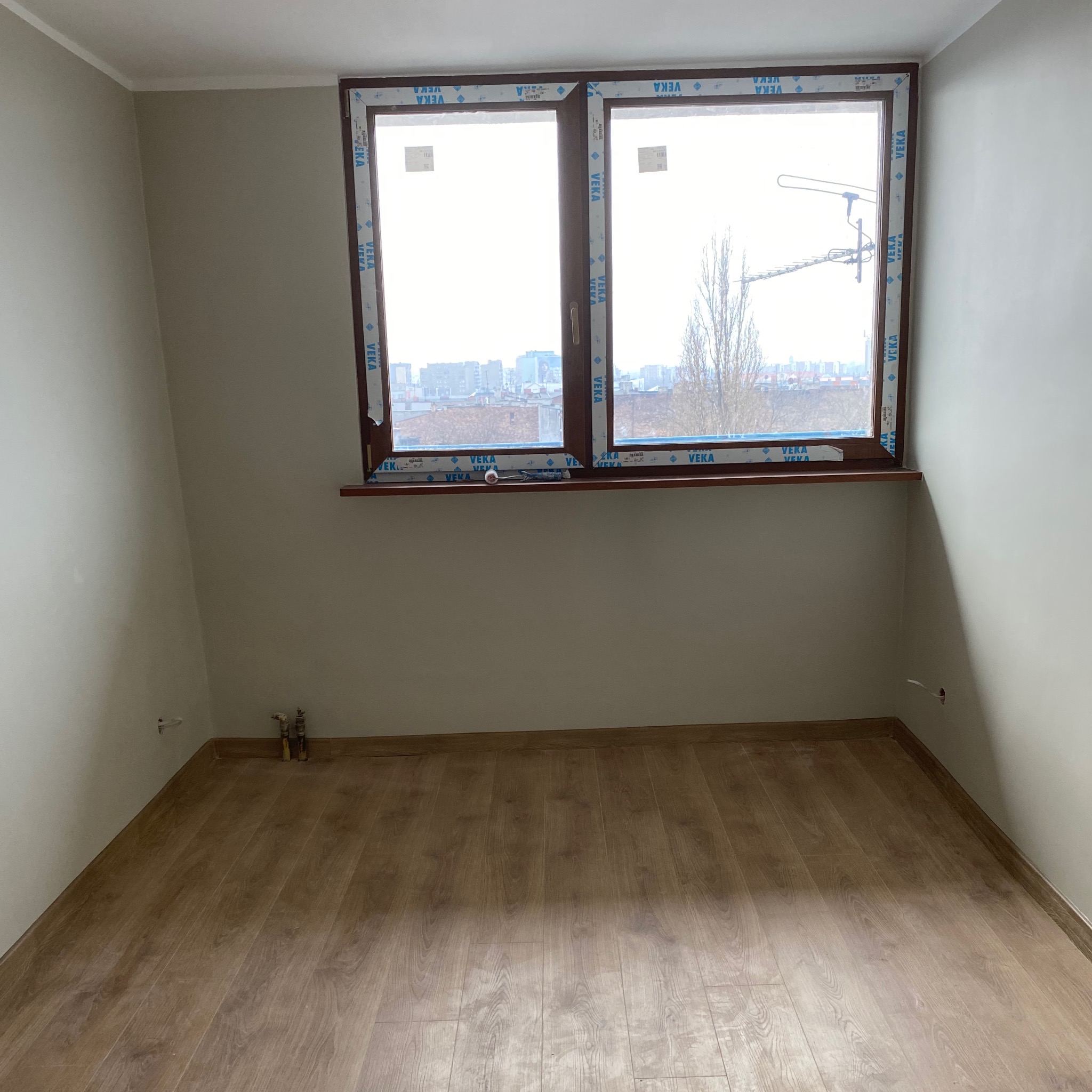 Układanie paneli podłogowych