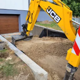 Korytowanie pod kostkę.