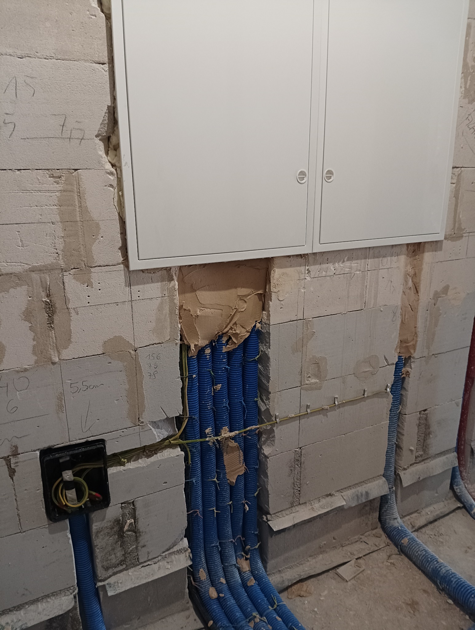 Nowa instalacja: rozdzielnie+ przepusty kablowe dom jednorodzinny