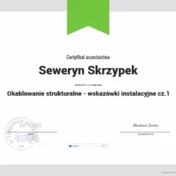Certyfikat uczestnictwa dla Seweryna Skrzypka za ukończenie webinaru 'Okablowanie strukturalne - wskazówki instalacyjne cz.1', z datą 04.11.2022 i pieczątką potwierdzającą obecność.
