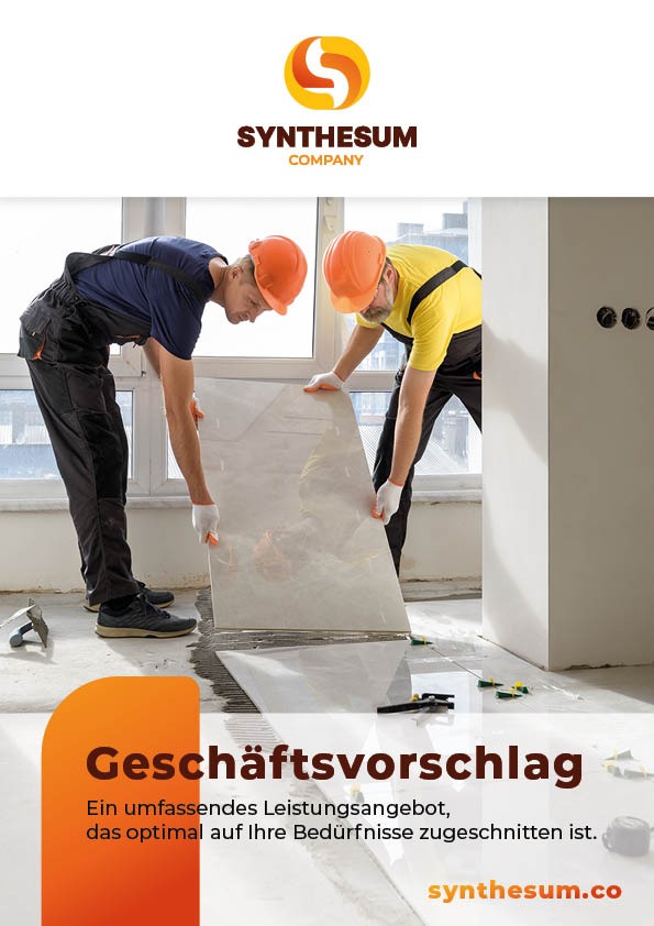 Dwóch pracowników w pomarańczowych kaskach układa dużą, marmurkową płytę na podłodze, widoczne narzędzia glazurnicze i logo firmy.