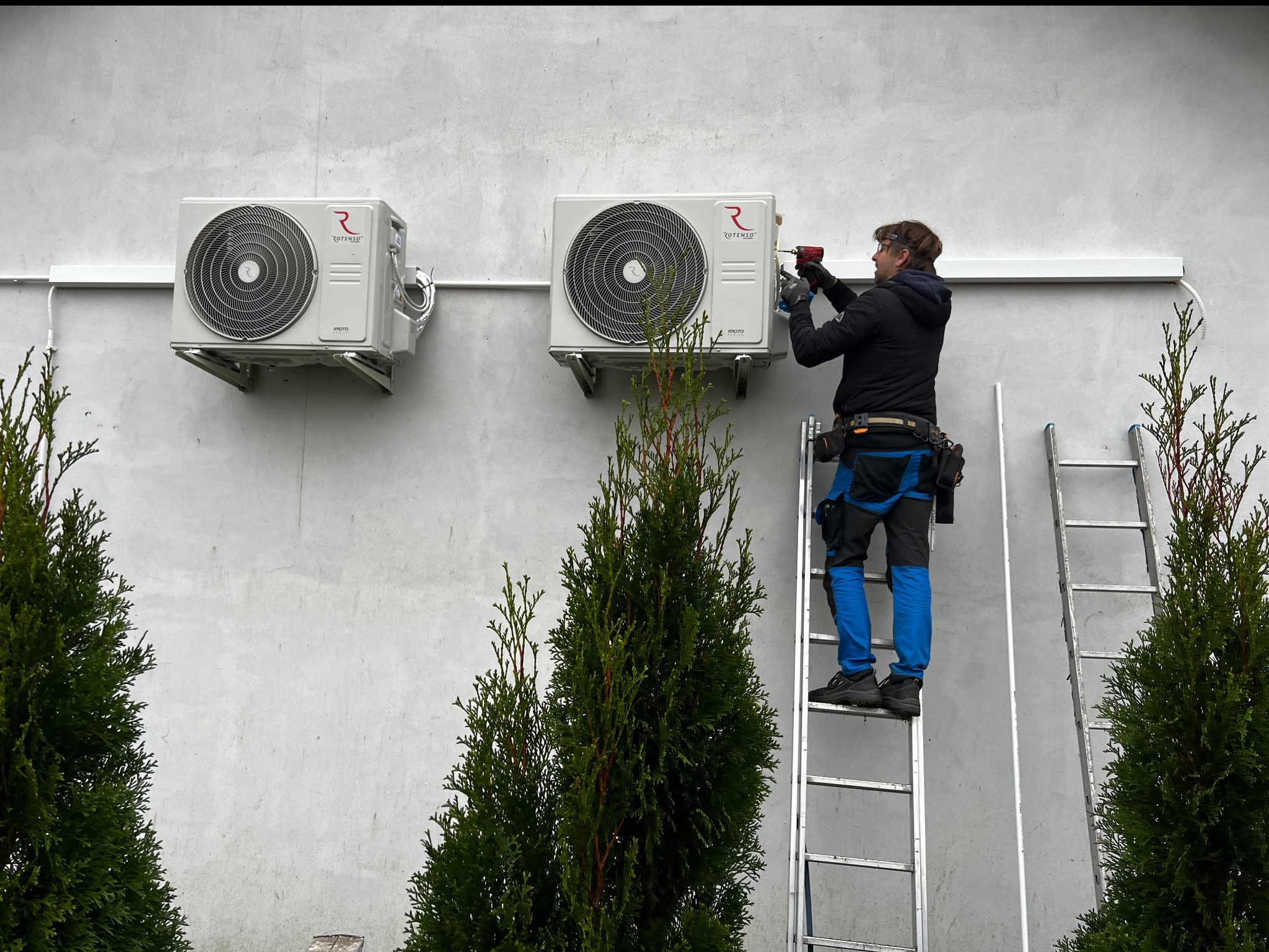 Dwie jednostki klimatyzacji po 7 kW każda