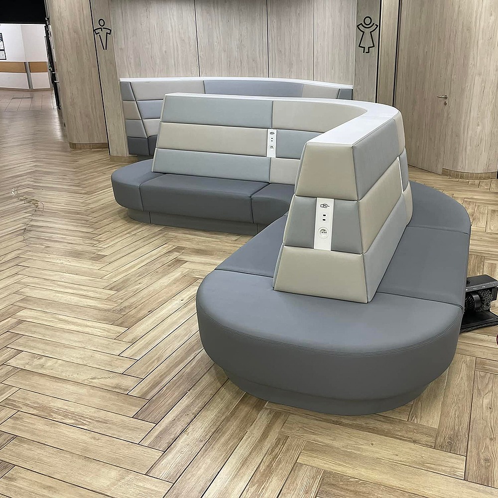 Renowacja siedziska/ poczekalni w galerii handlowej.