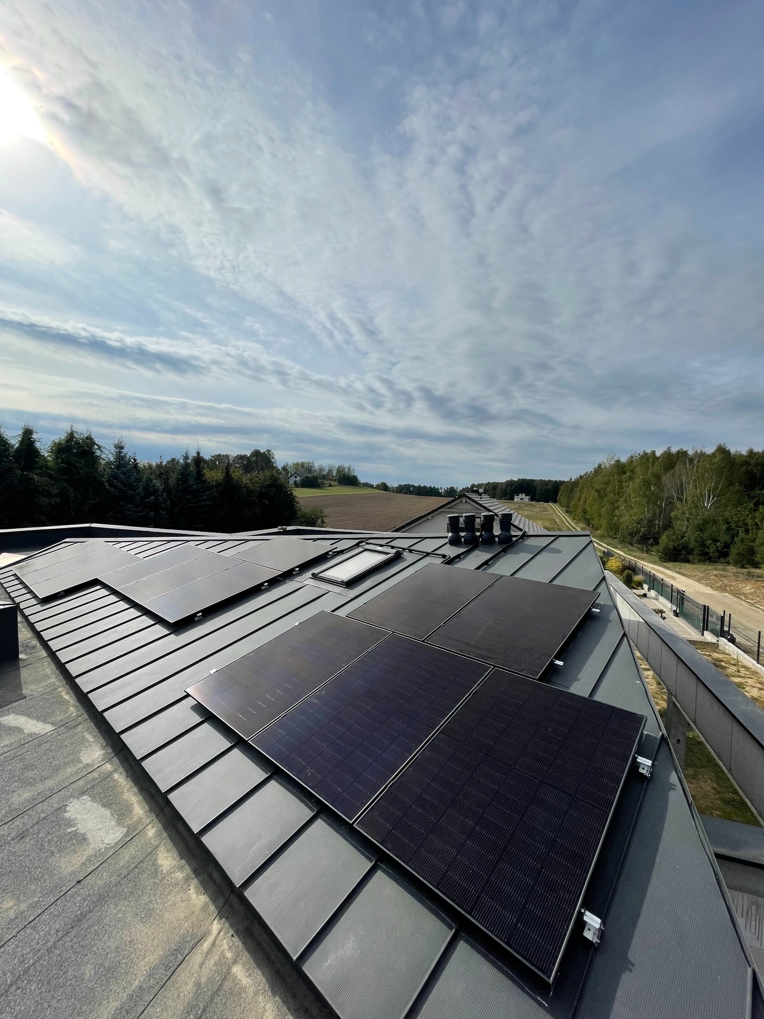 Hybrydowa instalacja fotowoltaiczna Falownik Deye 10 kW + magazyn energii FelicityESS 15 kWh z zasilaniem awaryjnym