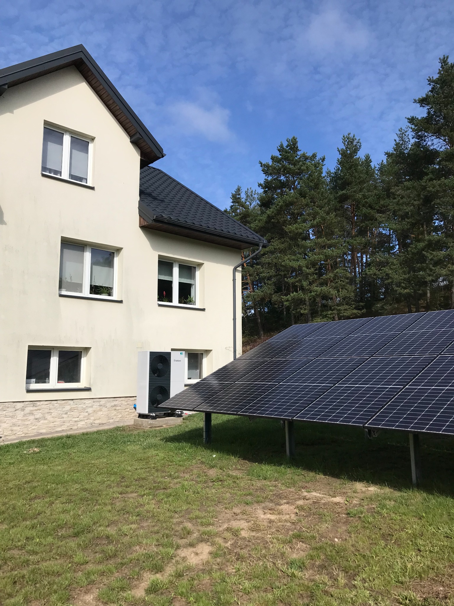 Pompa ciepła Vaillant aroTHERM PLUS VWL 125/5 Instalacja fotowoltaiczna 8,5 kW