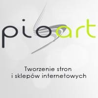 Logo firmy 'pioArt' z dopiskiem 'Tworzenie stron i sklepów internetowych' w dolnej części obrazu, na białym tle z efektem bokeh.