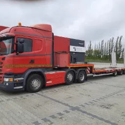 Transport niskopodwoziowy maszyn koparek wózków widłowych podnośników wozidel