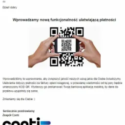 Dłonie trzymają smartfon skanujący kod QR na białym tle, informacja o nowej funkcjonalności płatności za faktury opieki.