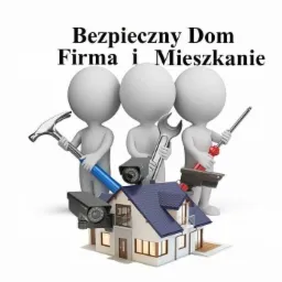 Grafika 3D przedstawiająca trzech białych ludzików trzymających narzędzia (młotek, klucz francuski, śrubokręt) nad modelem domu z zamontowanymi kamerami monitoringu, z napisem 'Bezpieczny Dom Firma...