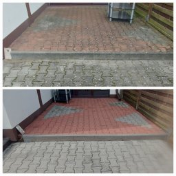 KOBRAStyle Maciej Wąsikowski - Porównanie stanu kostki brukowej przed i po czyszczeniu: górna część pokryta mchem i zabrudzeniami, dolna część wyczyszczona, ukazująca czerwoną barwę kostki.