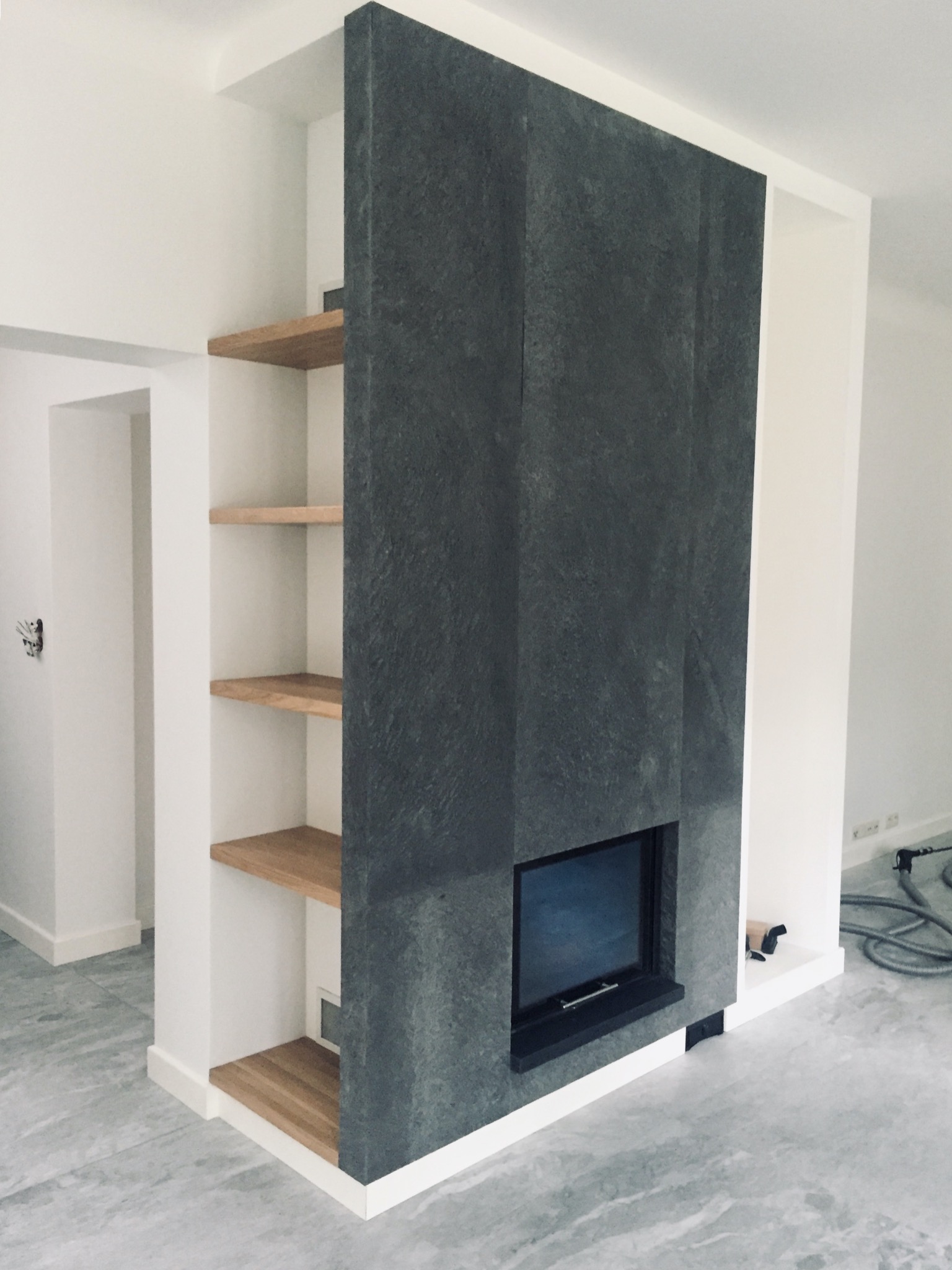 kominek to centralne miejsce domu, wykończenie fornir kamienny...