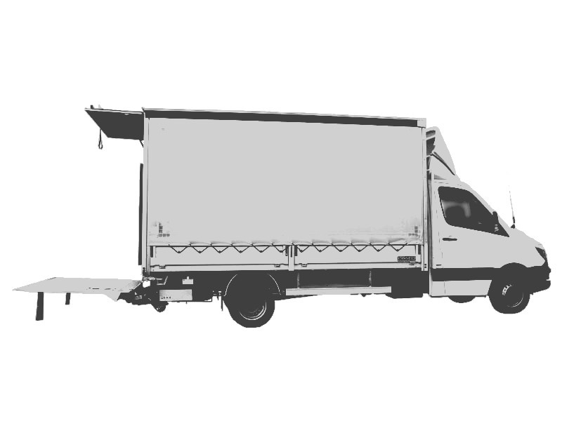Biały bus dostawczy z otwartą platformą załadunkową, widok z boku na białym tle.