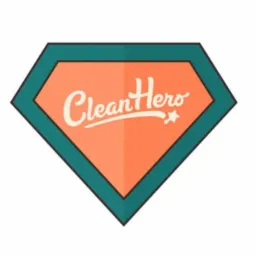 Grafika wektorowa przedstawiająca logo firmy sprzątającej w kształcie diamentu z napisem 'CleanHero' w białej, stylizowanej czcionce na pomarańczowym tle z zieloną obwódką.