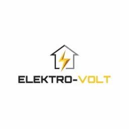 Logo firmy Elektro-Volt przedstawiające stylizowany dom z symbolem błyskawicy w środku.