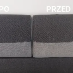 Dwa fragmenty tapicerki kanapy, po lewej stronie oznaczony napisem 'PO', po prawej 'PRZED', prezentujące różnicę w wyglądzie po procesie czyszczenia.