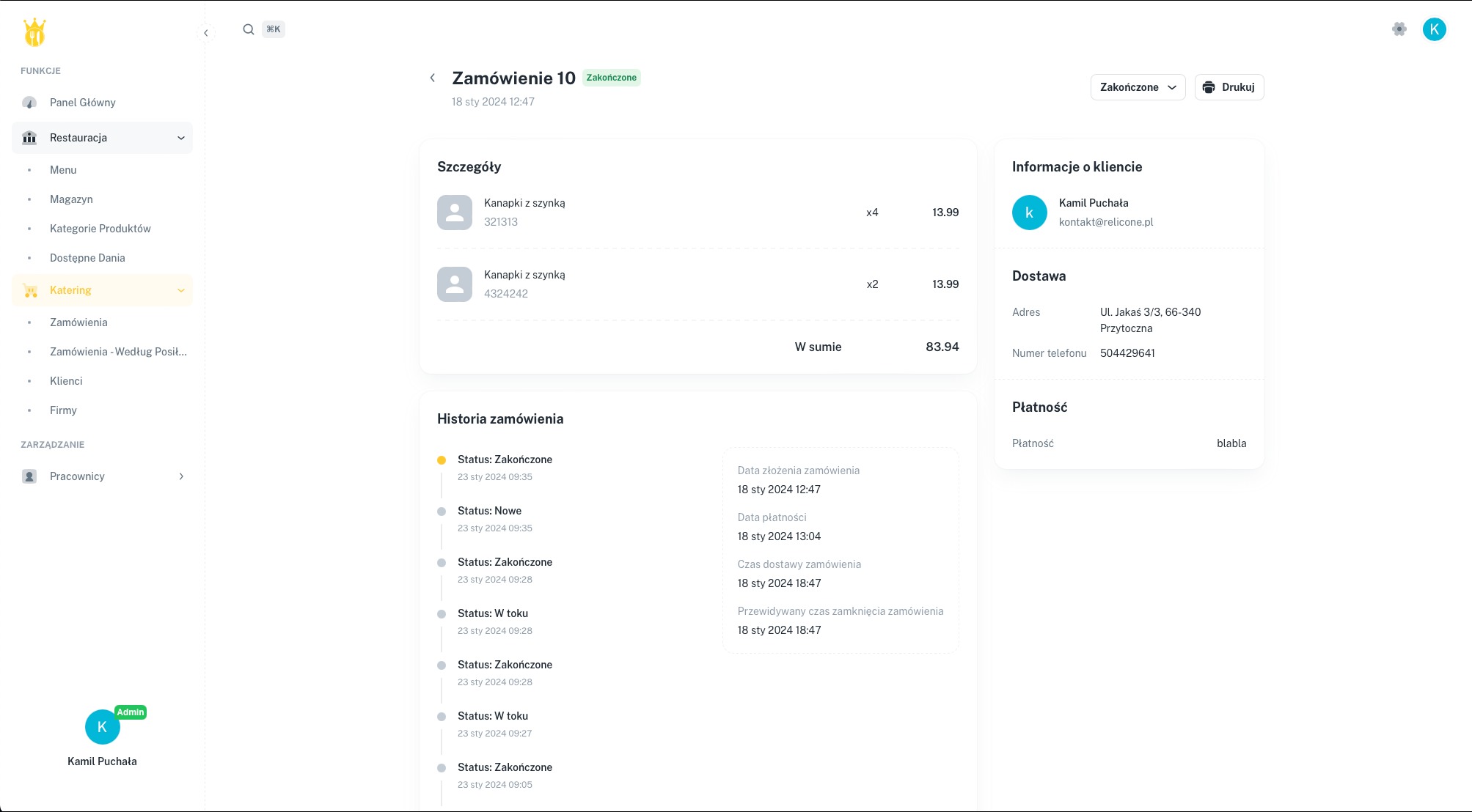 Ekran interfejsu systemu zamówień cateringu z widocznymi szczegółami zamówienia numer 10, informacjami o kliencie Kamilu Puchała, adresem dostawy i historią statusów zamówienia od 23 stycznia 2024.