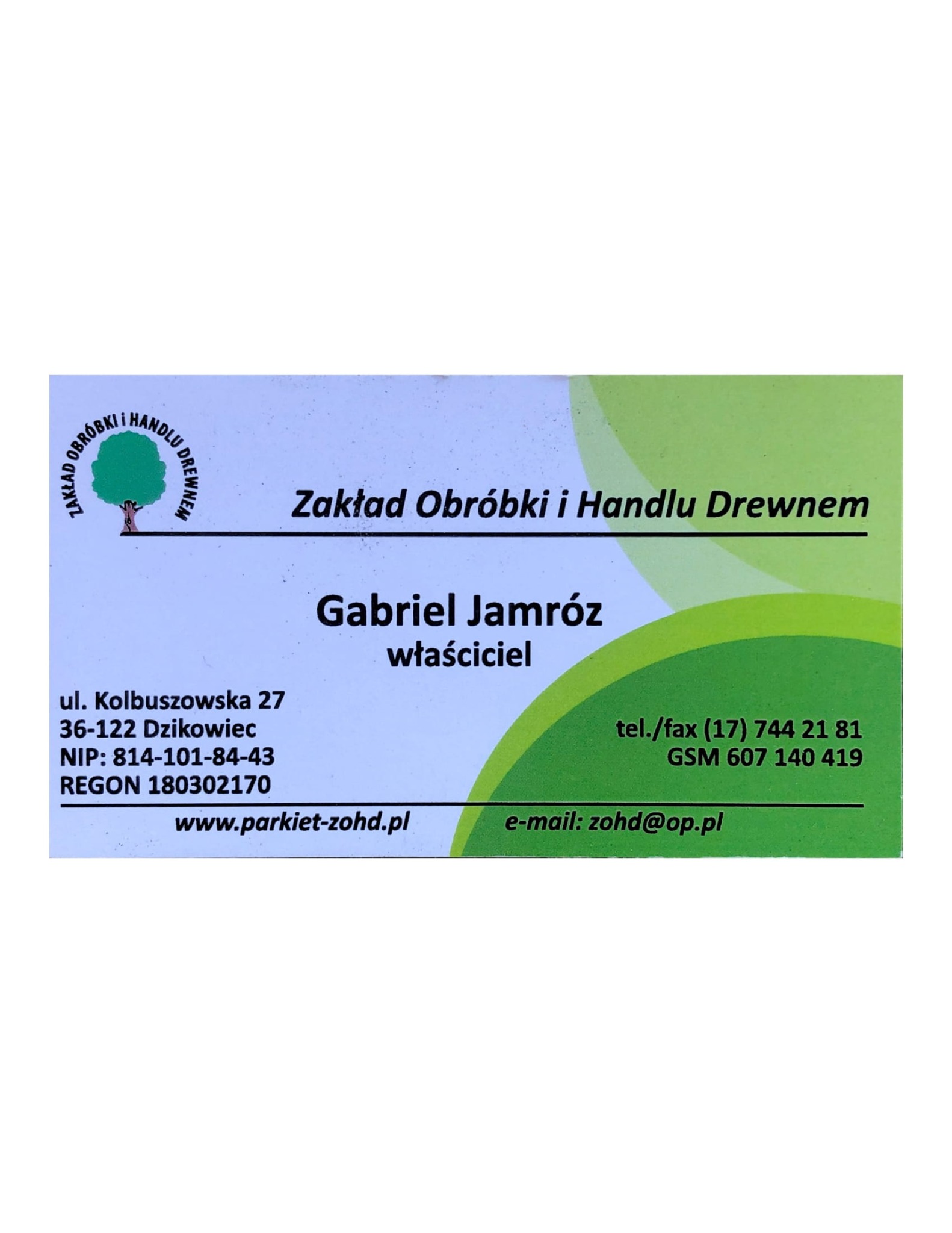 Wizytówka firmy z Dzikowca specjalizującej się w obróbce i handlu drewnem, z zielonym logo drzewa i danymi kontaktowymi.