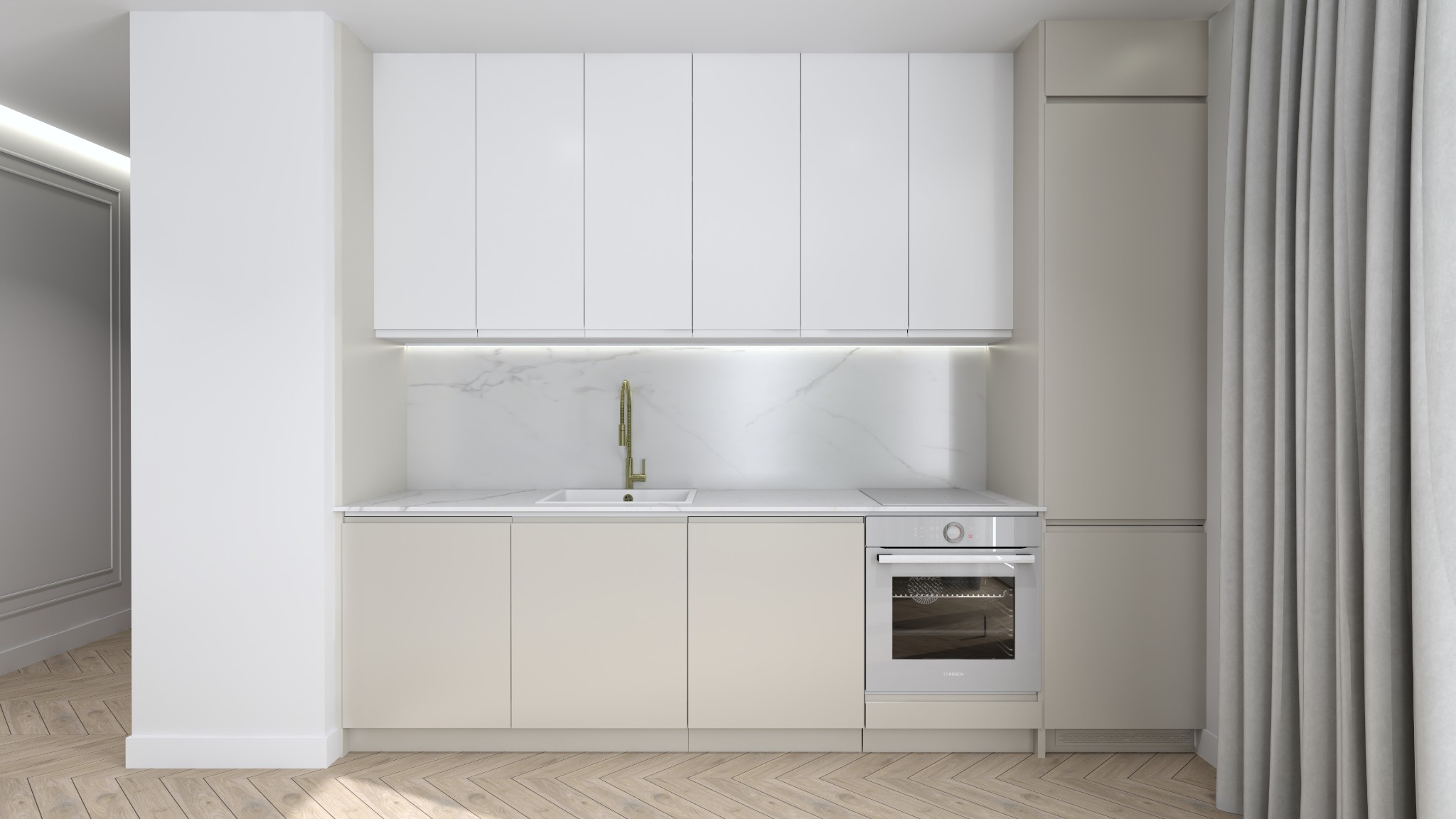 Minimalistyczna kuchnia z białymi szafkami górnymi i beżowymi dolnymi, złota bateria, marmurowy backsplash i parkiet w jodełkę.