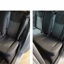 Porównanie tylnej kanapy samochodu przed i po czyszczeniu, widoczne różnice w odcieniu i czystości materiału, z logo firmy po bokach.