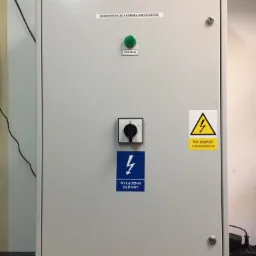 Szafa sterownicza komory kriogenicznej - zamknięta