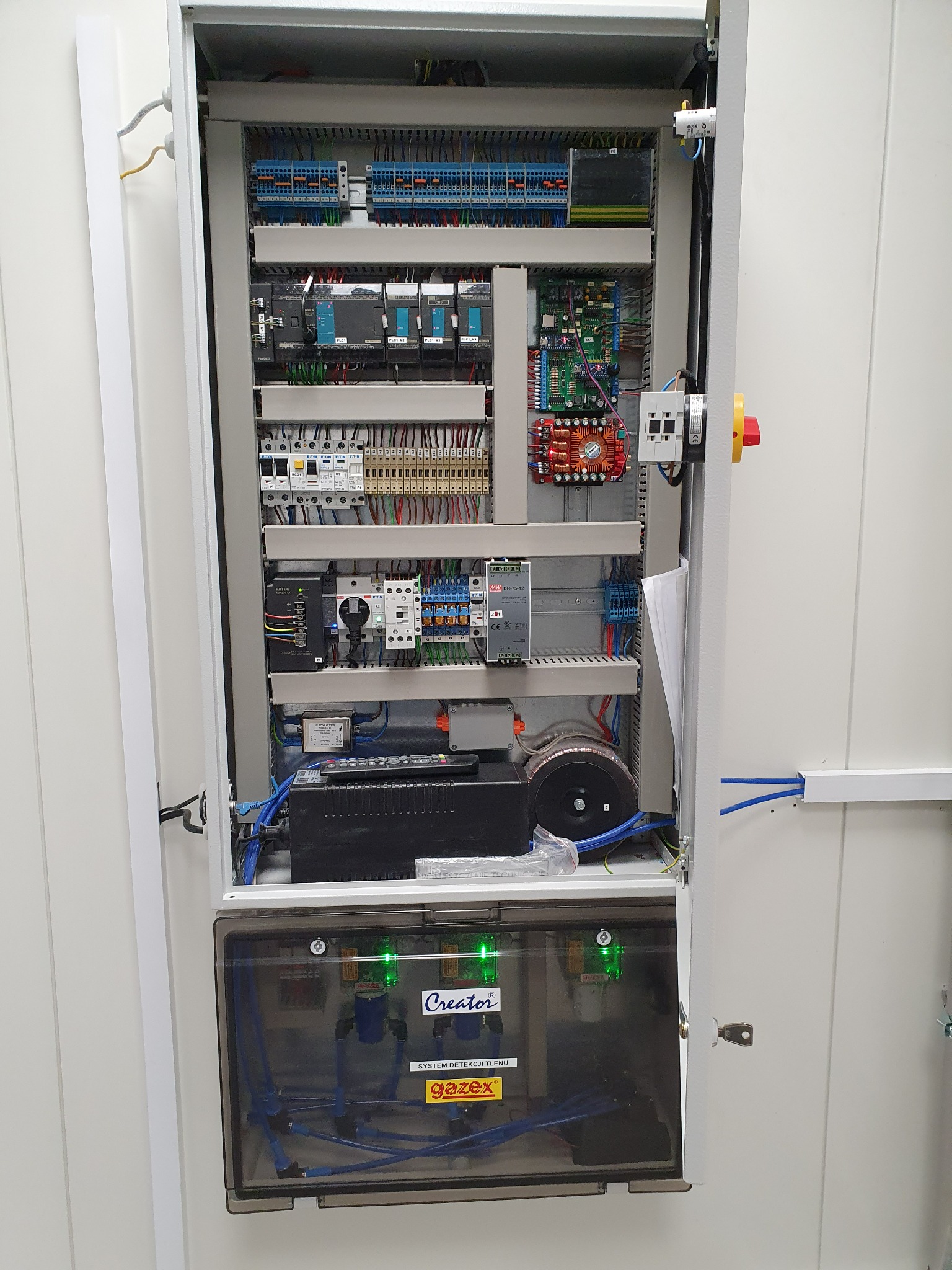 Szafa sterownicza komory kriogenicznej - otwarta