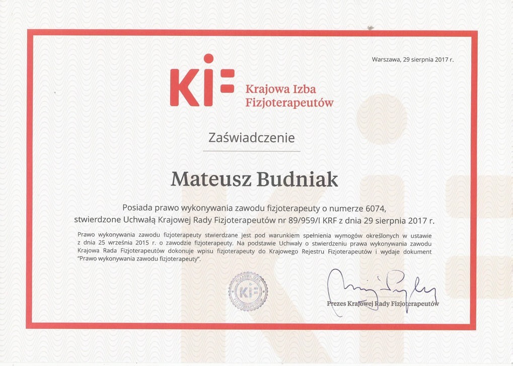 Skan zaświadczenia Krajowej Izby Fizjoterapeutów o prawie wykonywania zawodu fizjoterapeuty dla Mateusza Budniaka z numerem licencji i datą wydania.