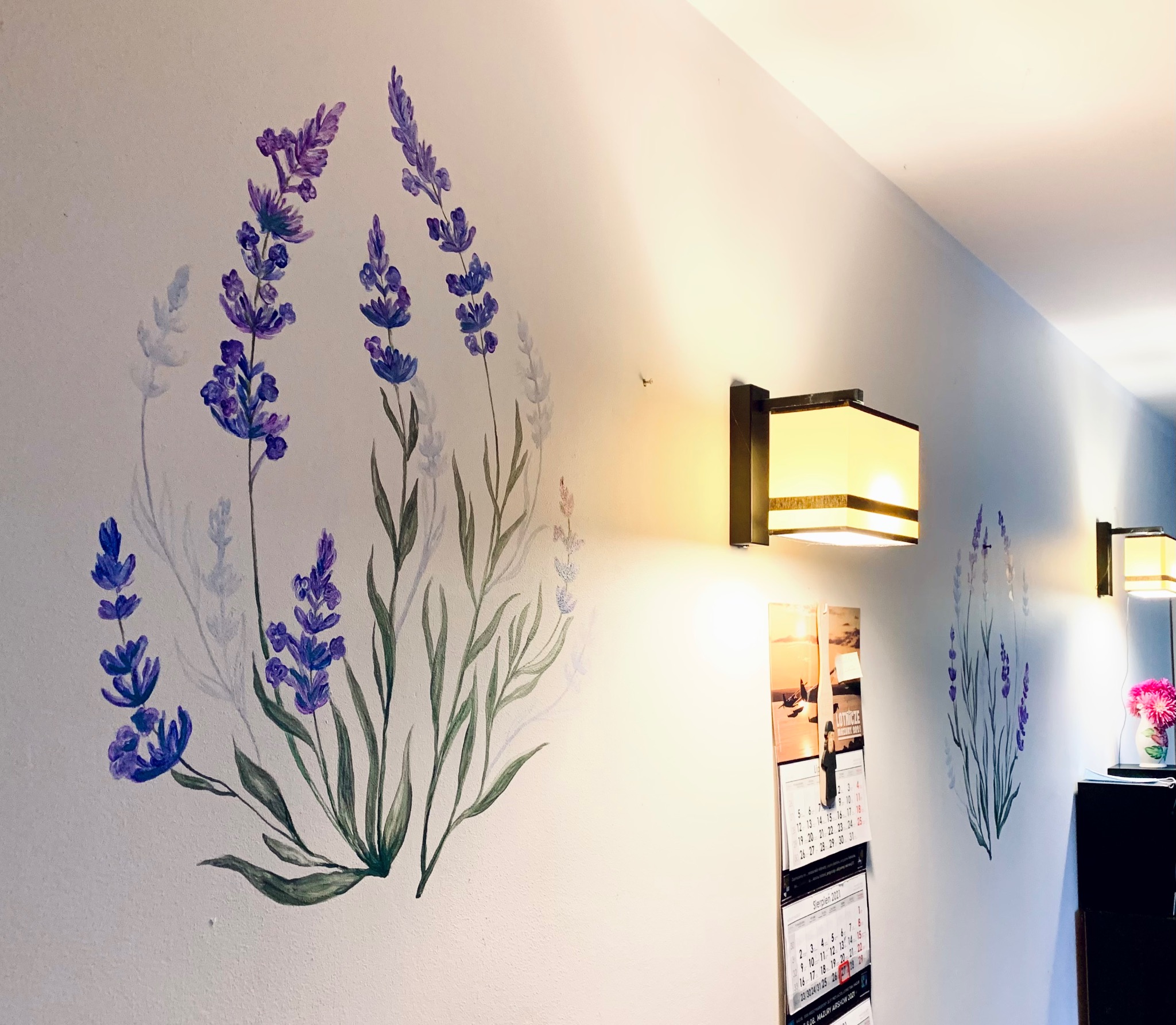 Lawenda namalowana na ścianie w kuchni 0,7*0,7m