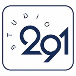 Logo firmy Studio 291 w kwadratowej ramce, ciemnoniebieski napis na białym tle.