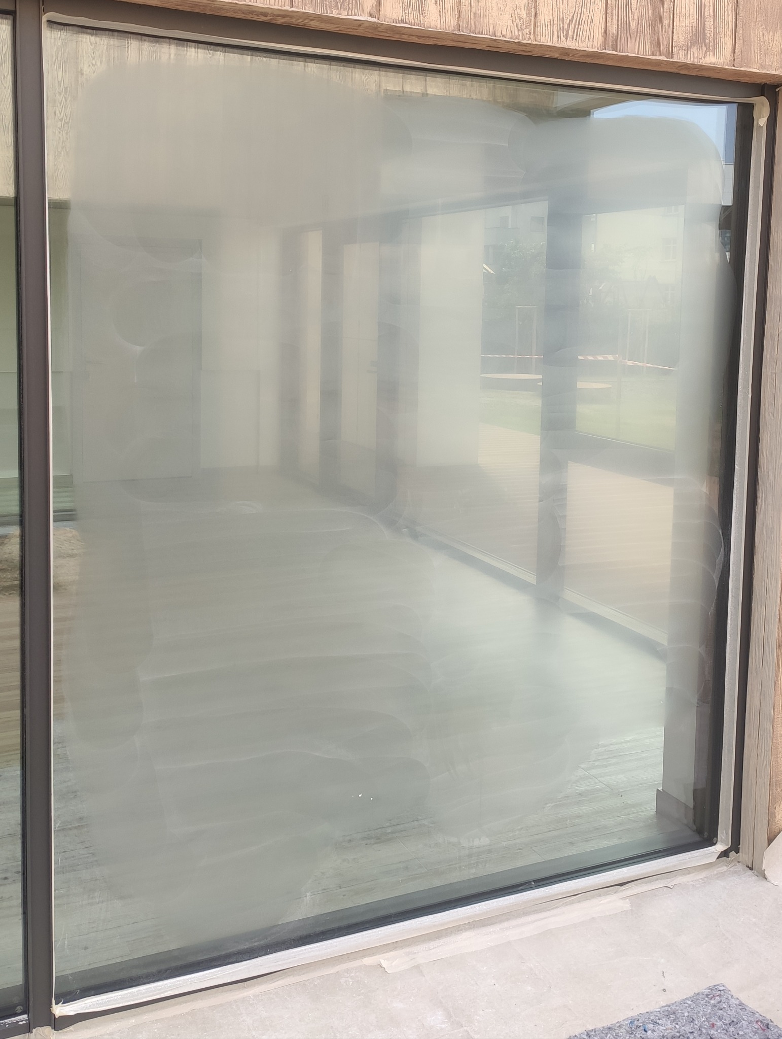 Polerowanie dużej witryny