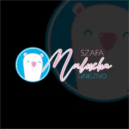 Logo firmy 'Szafa Malucha' z Gniezna, przedstawiające stylizowanego białego misia w niebieskim kółku oraz napis wykonany ozdobną, różową czcionką.
