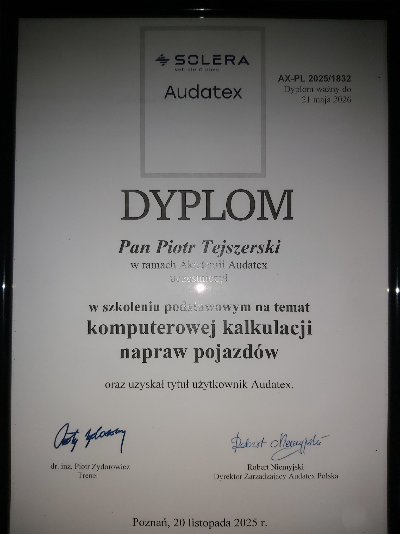 Dyplom ukończenia szkolenia Audatex dla Pana Piotra Tejszerskiego, ważny do 21 maja 2026. Podpisany przez dr. inż. Piotra Zydorowicza i Roberta Niemyjskiego.