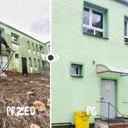 Porównanie stanu elewacji budynku przed i po czyszczeniu; po lewej stronie brudna elewacja i osoba z lancą ciśnieniową, po prawej świeżo umyta, zielona elewacja z nowymi oknami.