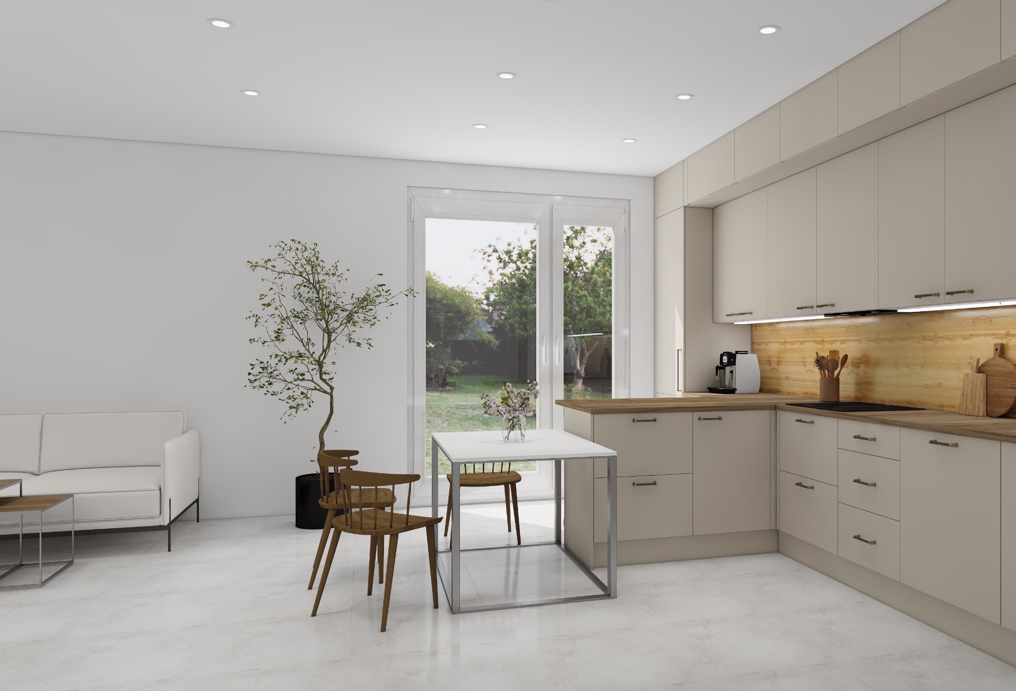 Jasna kuchnia z beżowymi szafkami, drewnianym blatem i stołem z krzesłami. Widok na ogród przez okno. Minimalistyczny design z rośliną w doniczce i białą sofą.